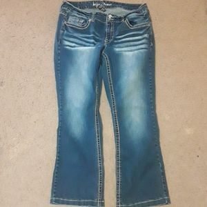 Ariya women's size 15/16 short.